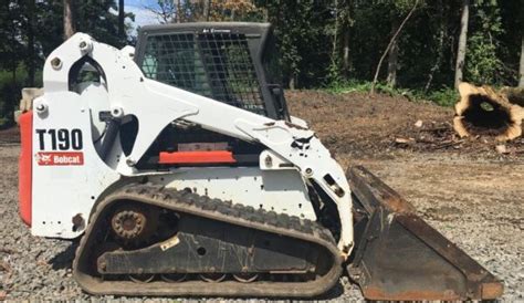 Bobcat T190 Specifications . Bobcat T190 skid steer is available in serial models like T190 Compact Track Loader (2004), T190 Compact Track Loader, T190 Compact Track Loader (2008). Some of the key specifications of the T190 Bobcat track loaders are-Operating weight: 3527 kg; Rated operating capacity (ISO): 862 kg; Engine …